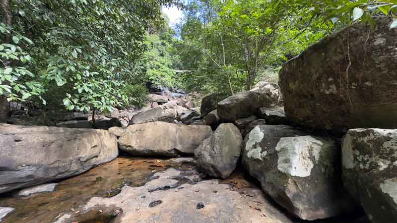 Rocky Access to Huang Nam Keaw