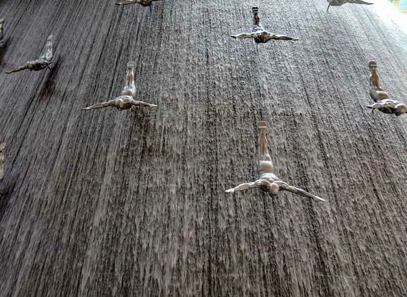 Human-waterfall-Dubai