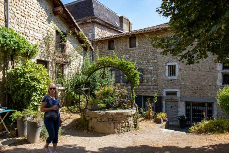 Visiter Pérouges France – Village médiéval fortifié