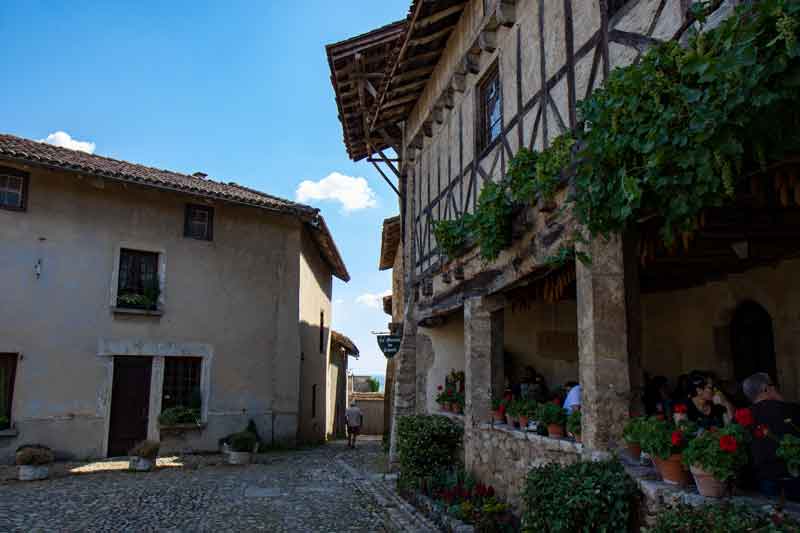 Perouges-france-place